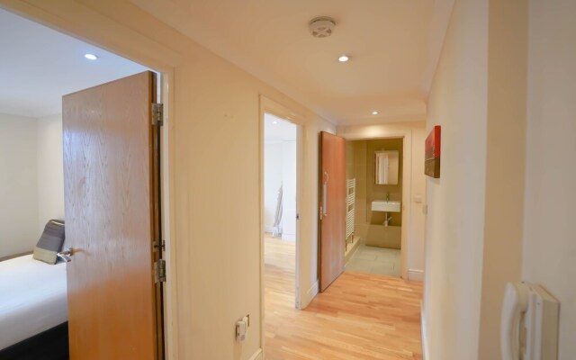 Lovely Balcony Apartment - Central London