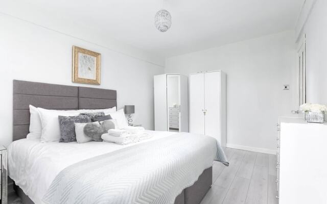 Shepherd's Bush Flat near Westfield