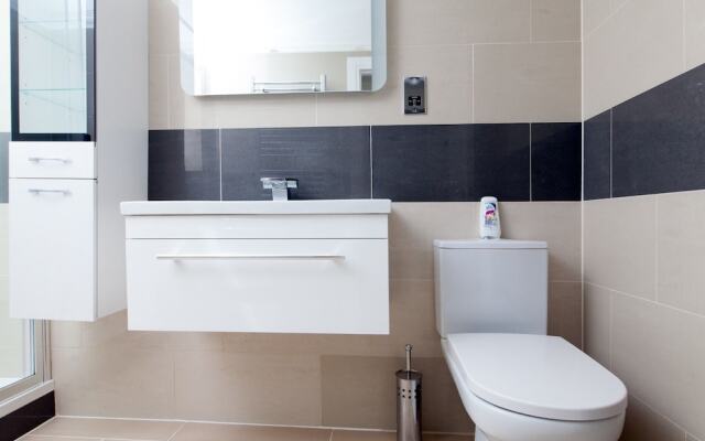 Leith Walk: Lovely Renovated Lower Flat W/parking
