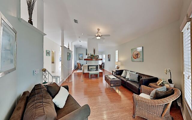 Beautiful River W/ Private Pool, Dock & Beach 3 Bedroom Home