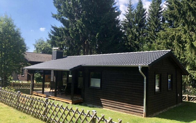 Wooden bungalow with oven, in Oberharz near a lake