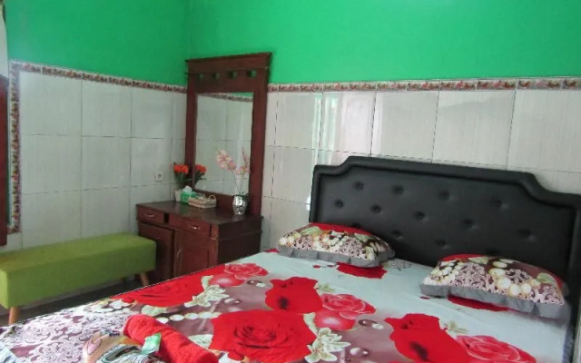 Losmen Kinasih Puncak And Gazebo Pandang By Zuzu