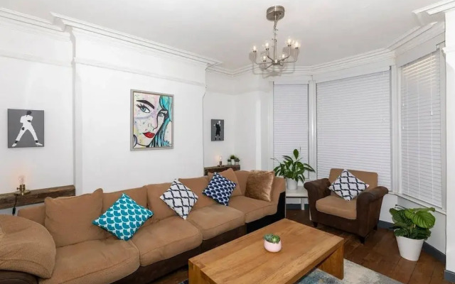 Arthouse Lovely Spacious 5 bed house