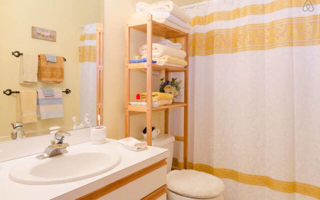 Auberge de Seattle, French Country Inn