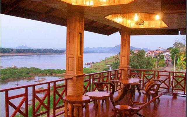 Bann Lamoonaoonkhong Hotel