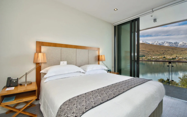 The Rees Hotel, Luxury Apartments & Lakeside Residences