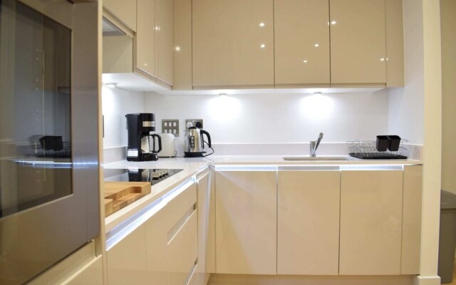 2 Bedroom Flat in Park Royal