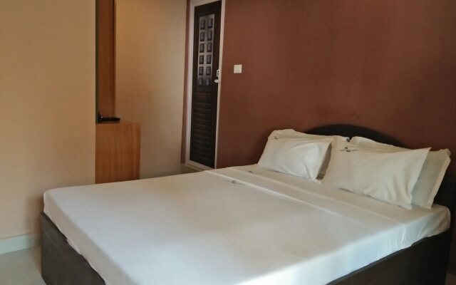 Black Beach Resort
