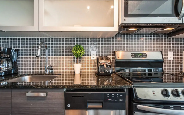 Life Suites Soho 2 Bed - 2 Bath CN Tower View