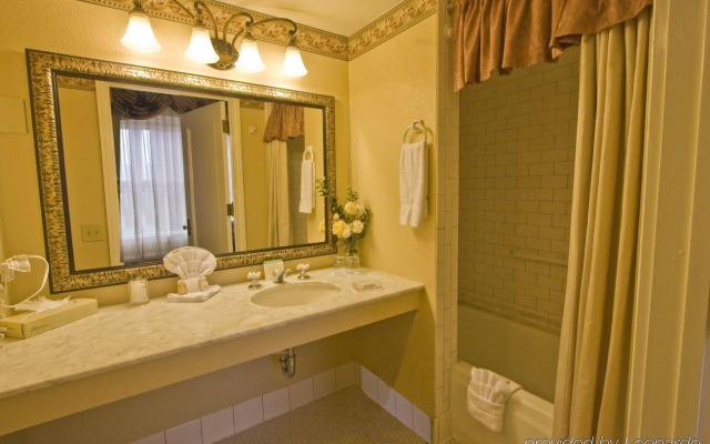 Gaslamp Plaza Suites