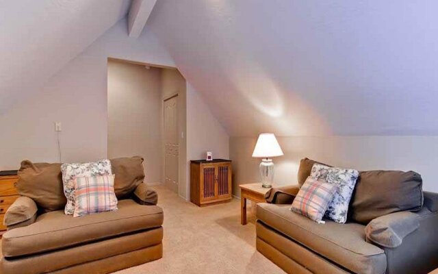 Yeagr Home Elkhorn by RedAwning