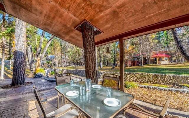 River Bend Lodge - Five Bedroom Cabin