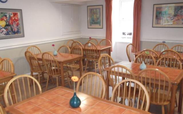 Wee Row Hostel