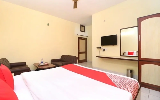 Oyo 30127 Hotel Sabina International
