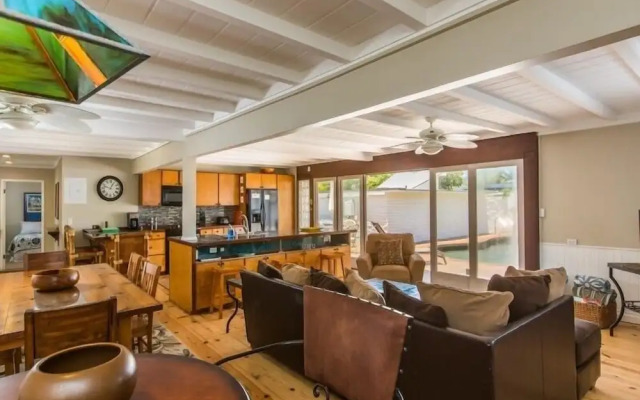 Helen's Beach House 6 Bedroom Home by RedAwning