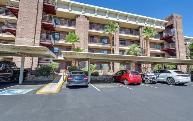 London Bridge Views: Havasu Condo on Golf Course