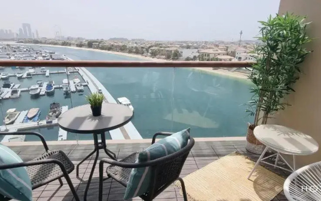 Palm Jumeirah Upgraded & Cozy Boutique Apartment
