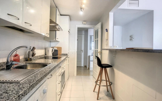 Superb Seafront Apartment Marina Real 305