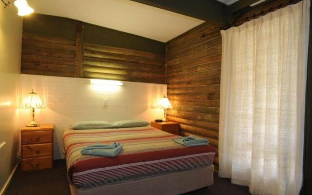 Lakes Entrance Log Cabins