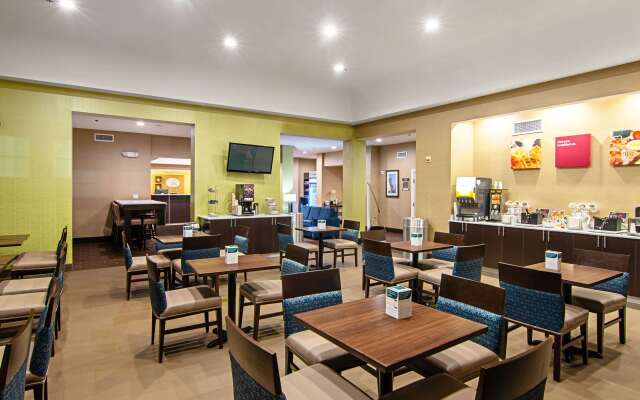 Comfort Suites NW Dallas Near Love Field