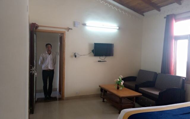 Crystal LakeView Homestay