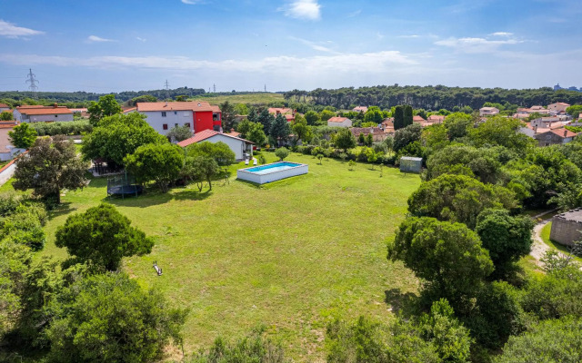 Holiday house Mirna with swimming pool and jacuzzi