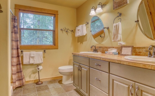 Zigzag Mountain Lodge