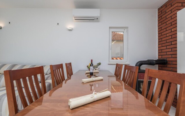 Amazing Home in Vrsi With 3 Bedrooms and Wifi