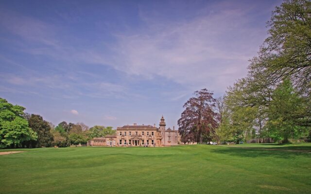 Tracy Park Hotel and Country Club