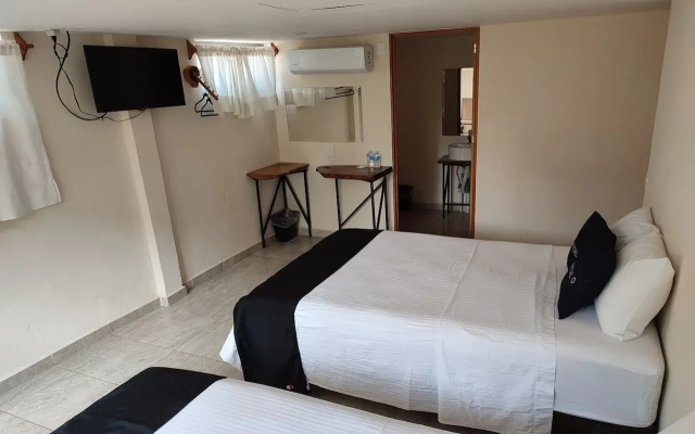 Hotel Ashly Loma Larga
