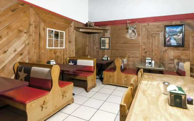 Days Inn by Wyndham San Antonio Lytle