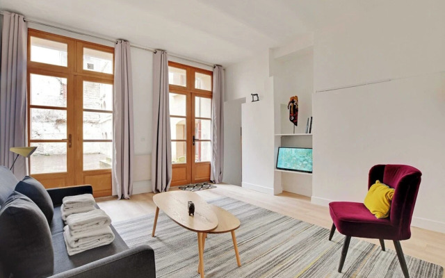 Authentic Apartment - 2br/4p - Monnaie