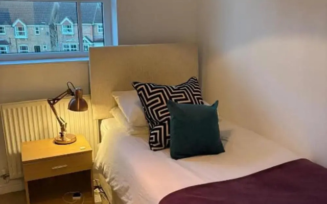 2 Bed-sleeps 3-parking-town Centre
