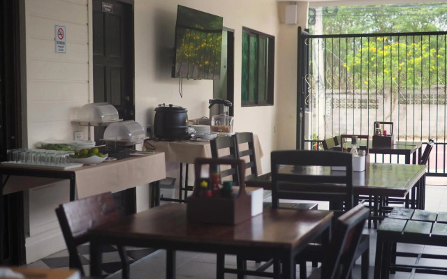 Mangoes Guesthouse
