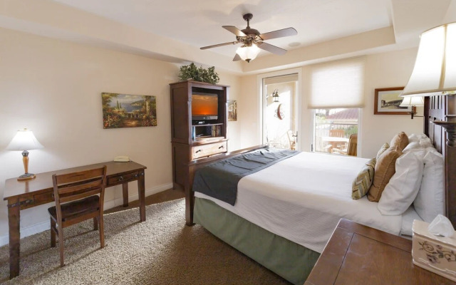 Valentina #202 3 Bedroom Condo by RedAwning