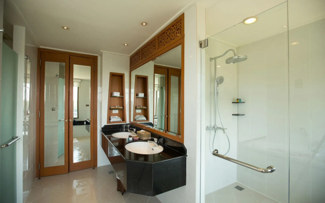 The Imperial River House Resort
