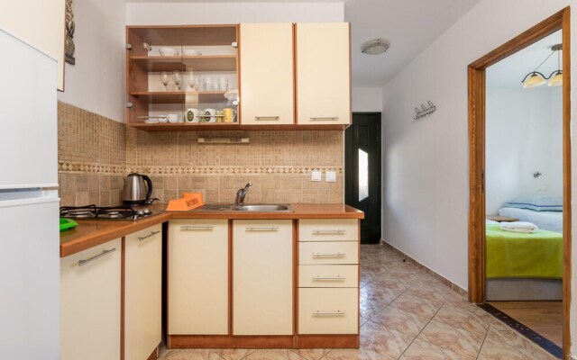 Beautiful Apartment in Stara Novalja With Wifi and 2 Bedrooms