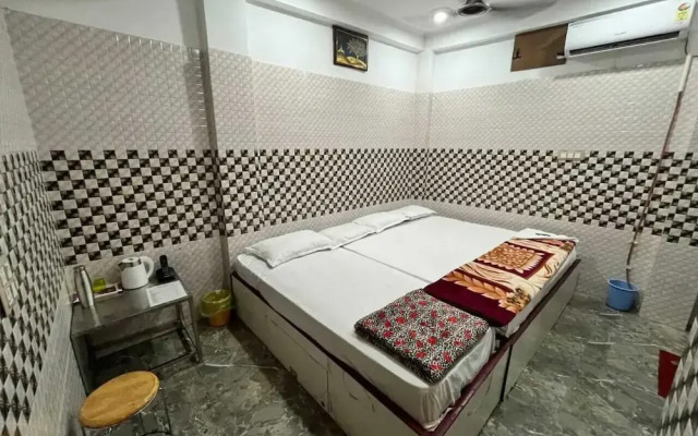 Thakur Ji P. Guest House By GRB