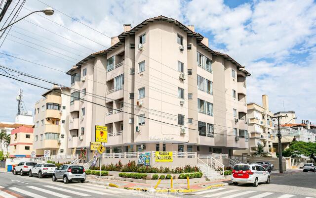 Apto em ótima localização a 100m da praia CSG305