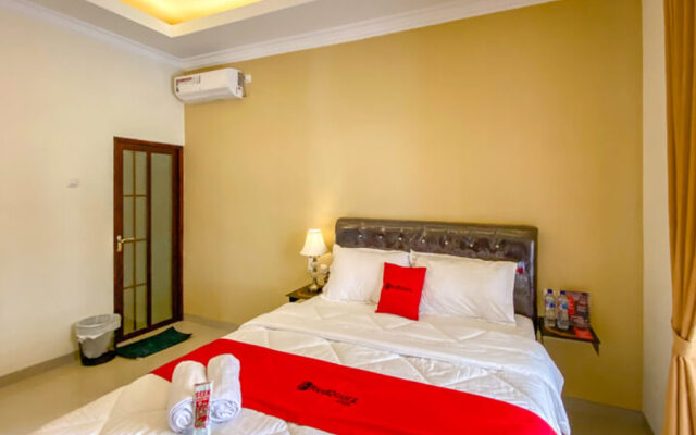 RedDoorz Premium near Museum Angkut Batu 3