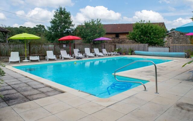 Secluded Holiday Home in Lacapelle-biron With Swimming Pool