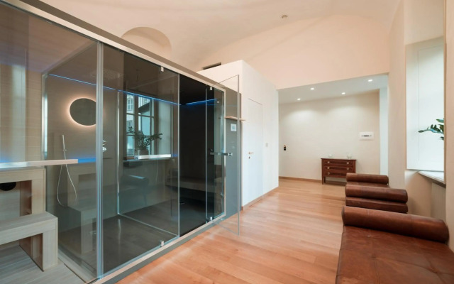 Royal Palace Luxury Suites & Hotel