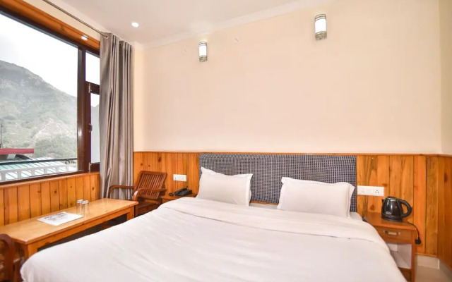 The Posh Hotel near Mall Road with Hassle Free Covered Parking