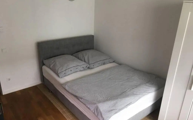 2 Bedroom Mauerpark-Apartment, Berlin Mitte View calendar