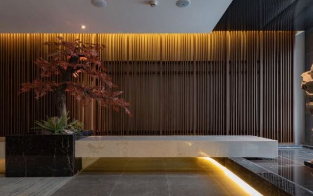 Qianna Hotel (Xi'an Bell Tower Huimin Street Subway Station)