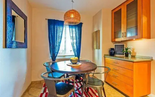Three Bedroom Poolside in Pacific Beach