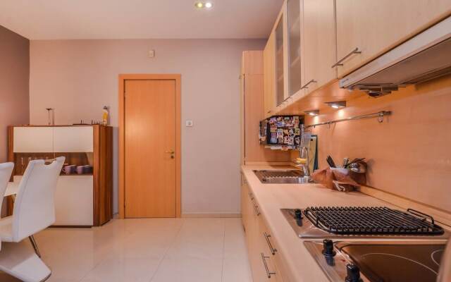 FM Deluxe 1-BDR Apartment - Extravaganzzo