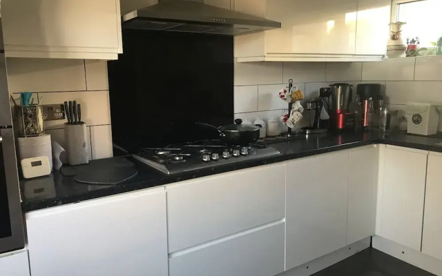 Stunning 3-bed House in Cardiff