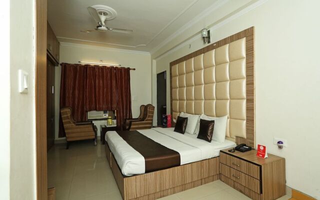 OYO 8785 Hotel Queen's Pearl