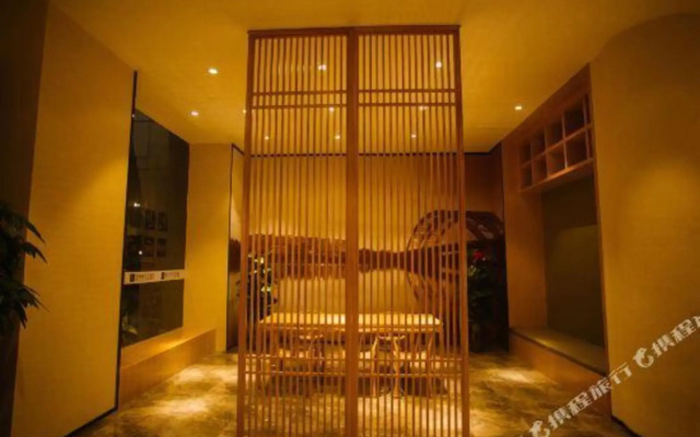 Xinyue Hotel (Liaobu Wanrun Plaza)